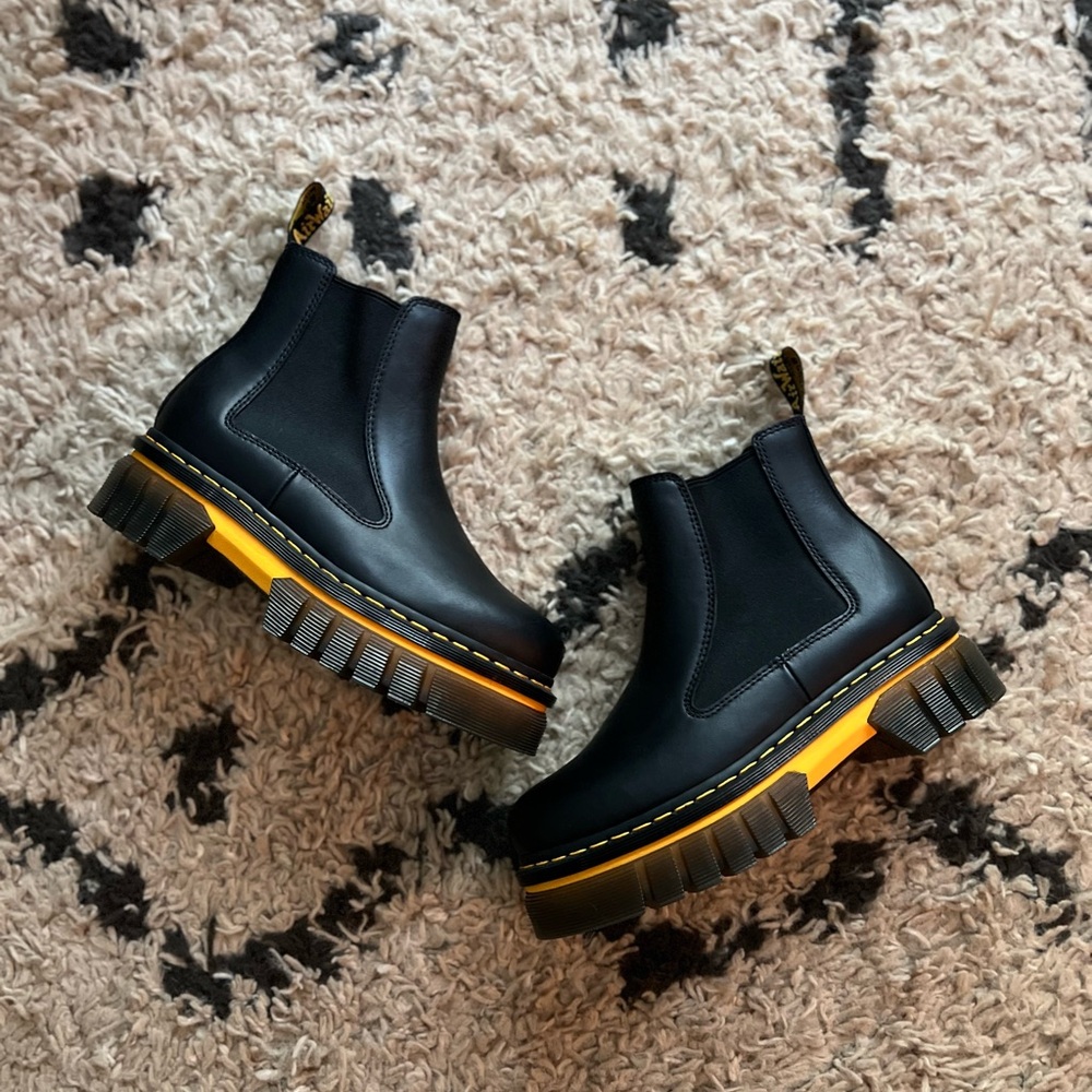 NEW! Dr. Martens Black Platform Ankle Boot w Contrast Sole